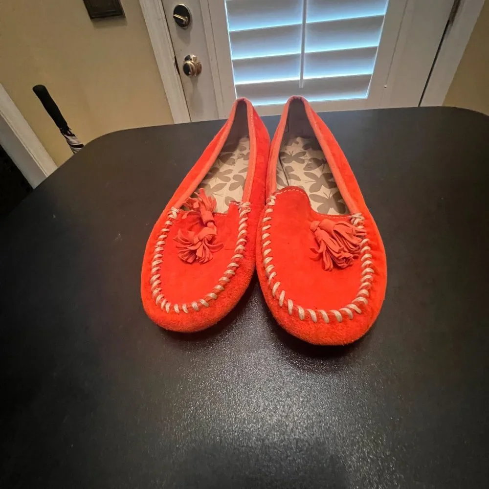 Lands' end size 7.5 orange suede driving shoes loafers with tassels